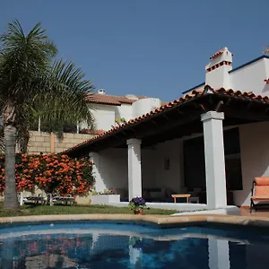 la-tortuga-hostel.adeje-hotels.com/